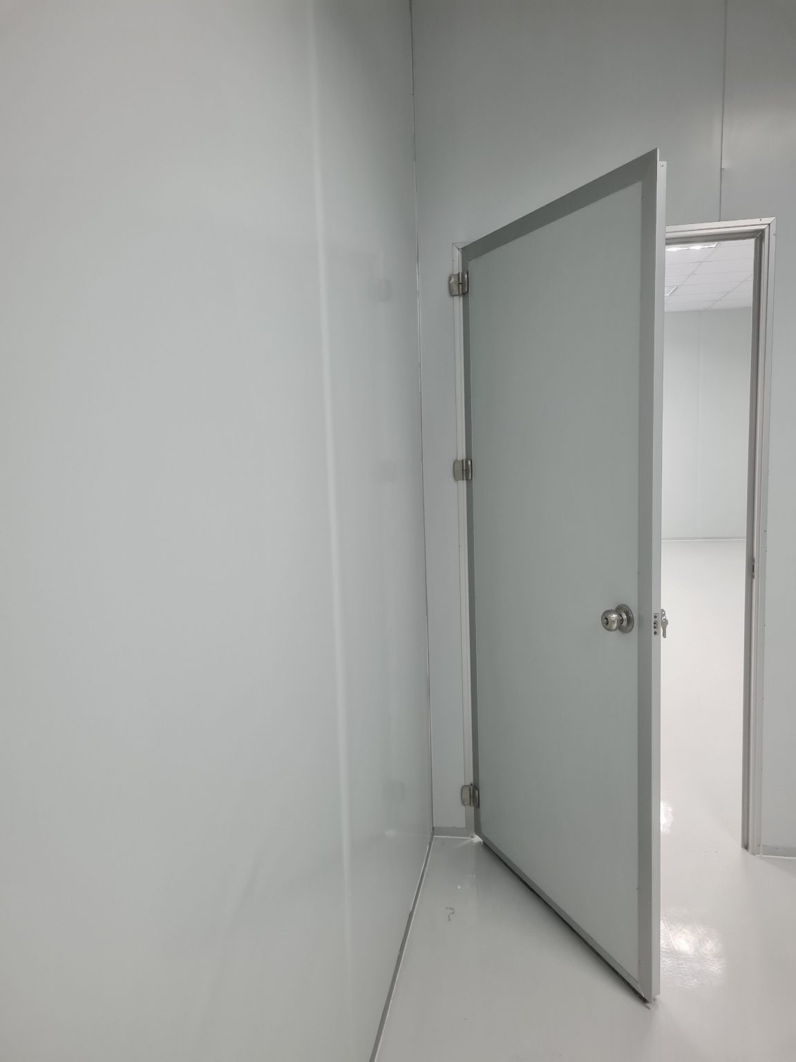 Cửa mở panel 1 cánh không có ô kính