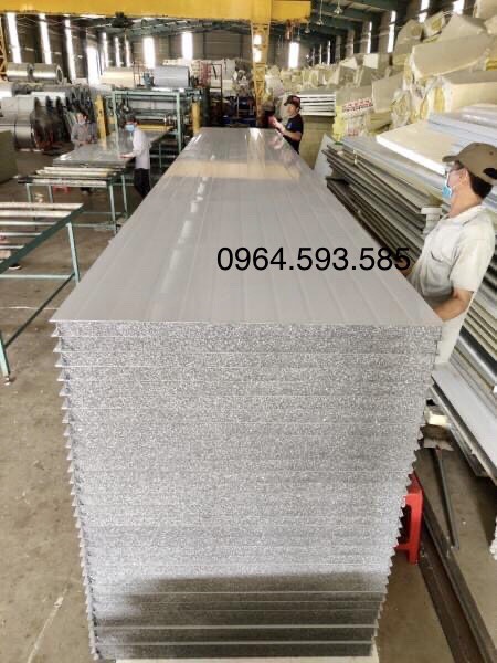 Panel EPS chống cháy lan có lớp xốp màu xám tro, được bổ sung phụ gia chịu nhiệt chống cháy lan hiệu quả