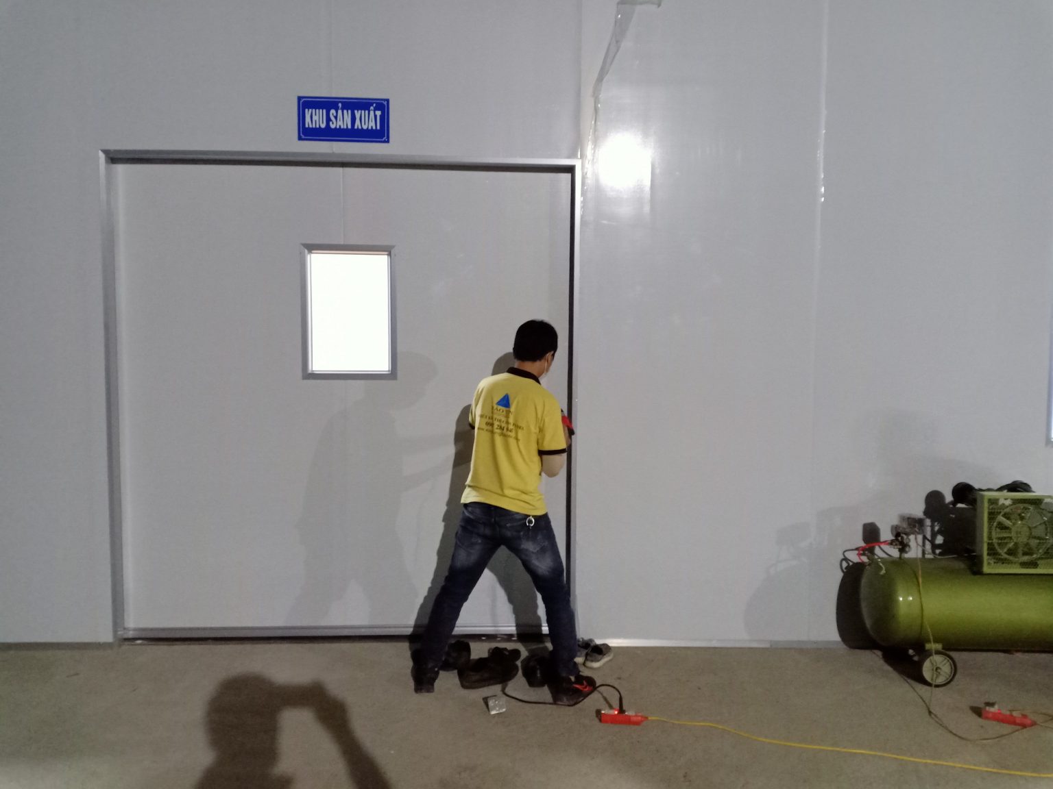 Thi công cửa trượt panel kho lạnh