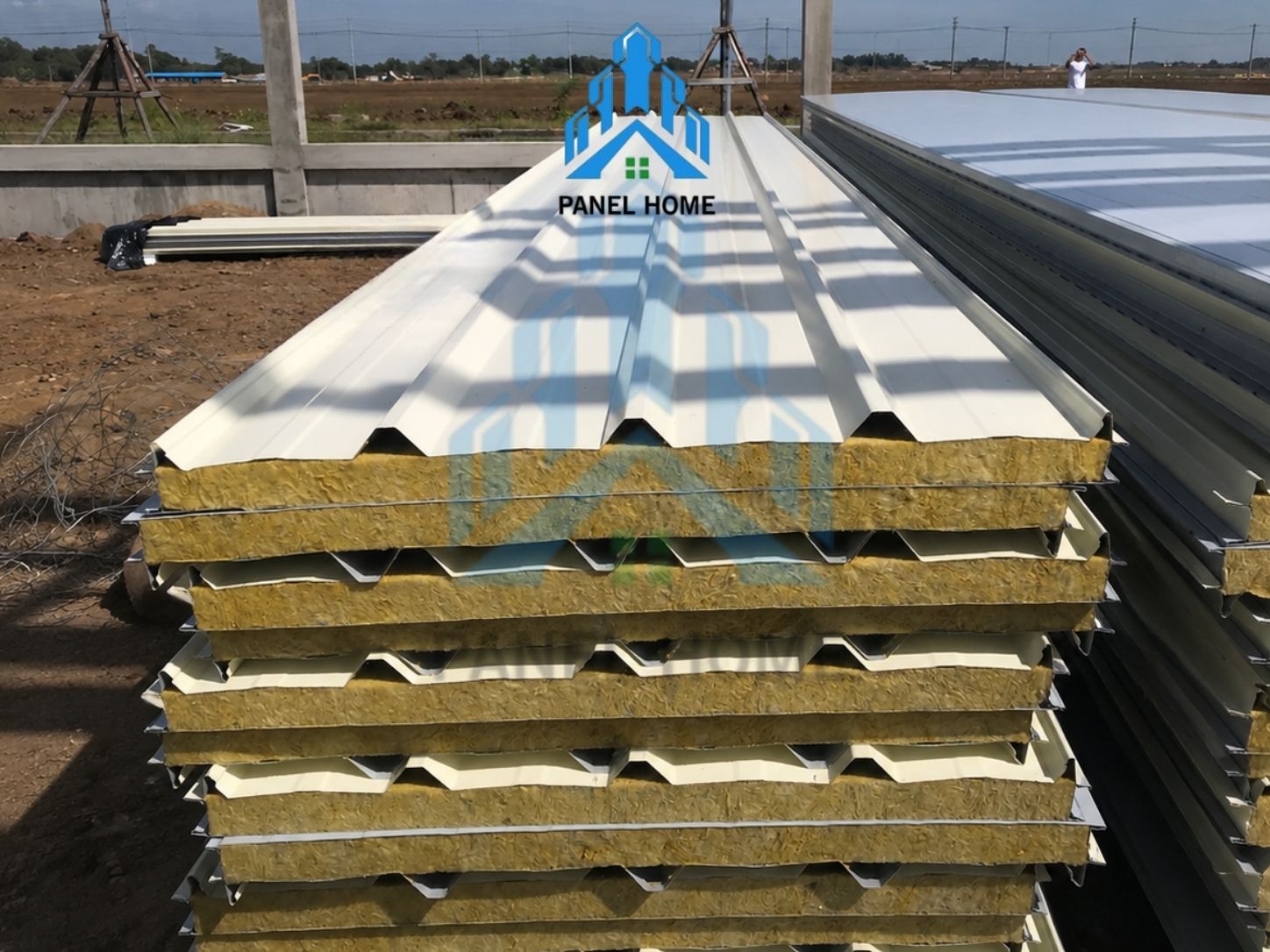 Ưu điểm của tôn chống nóng Rockwool chống cháy và cách âm