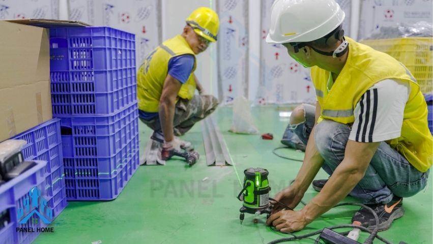 Lắp đặt hệ khung thép cho vách panel